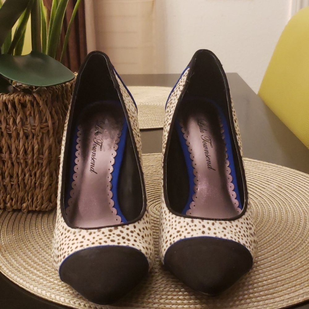 Pumps - Picture 2 of 4